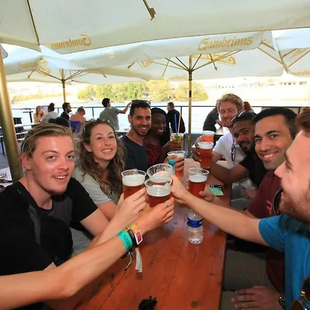 Ahoy! Auberge de jeunesse *